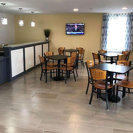 Days Inn By Wyndham Cape Carteret Near Emerald Isle Экстерьер фото