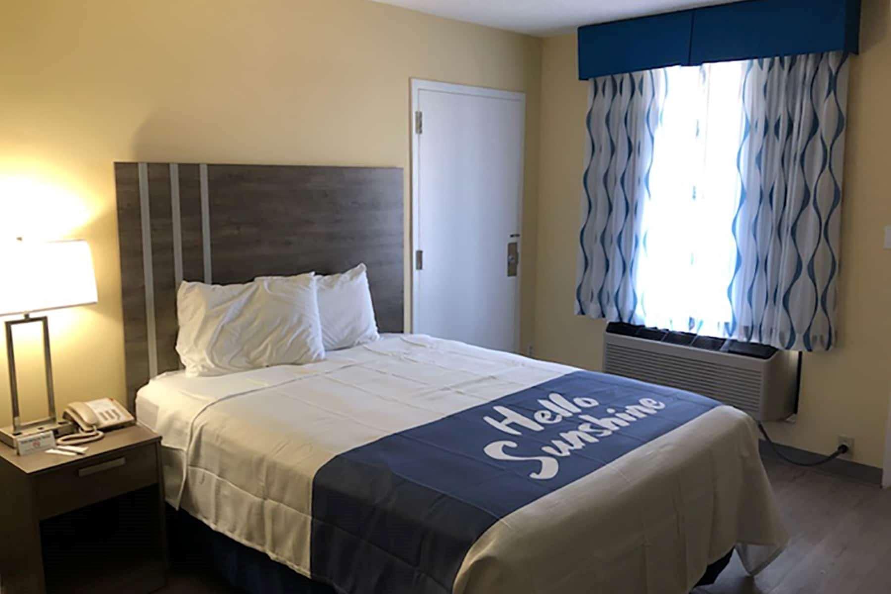 Days Inn By Wyndham Cape Carteret Near Emerald Isle Экстерьер фото