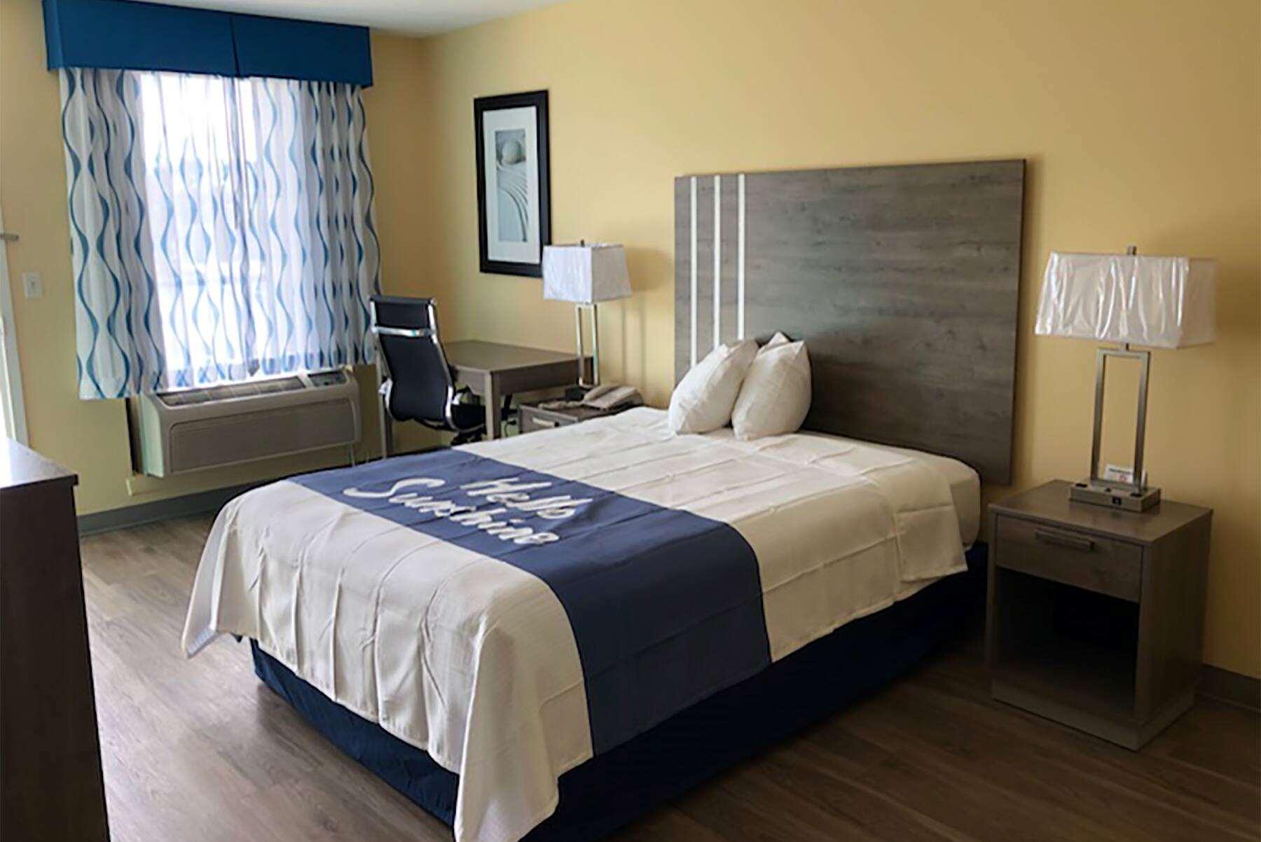 Days Inn By Wyndham Cape Carteret Near Emerald Isle Экстерьер фото